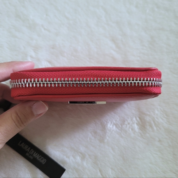 Laura Di Maggio Red❤ Zip Around Card💳 Case - NWT - Picture 7 of 16